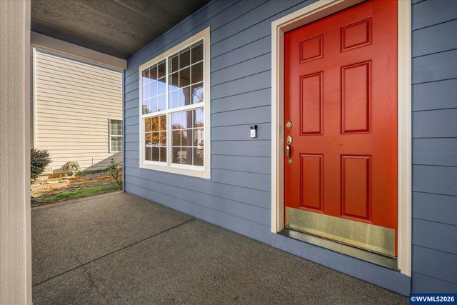 2548 Edgewater Dr, Woodburn, OR 97071