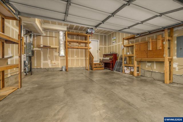2548 Edgewater Dr, Woodburn, OR 97071