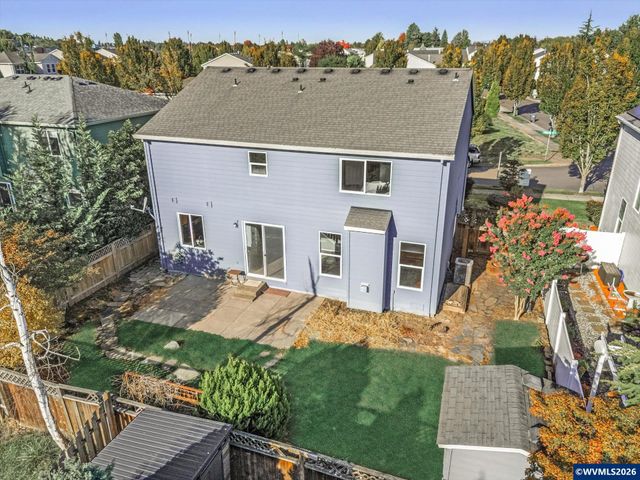 2548 Edgewater Dr, Woodburn, OR 97071