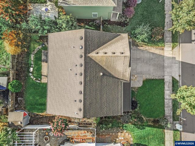 2548 Edgewater Dr, Woodburn, OR 97071