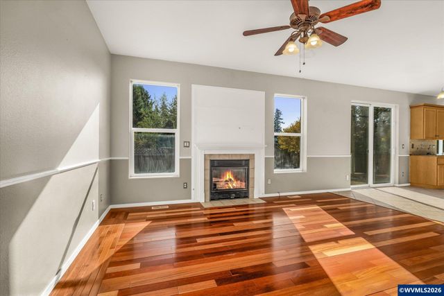 2548 Edgewater Dr, Woodburn, OR 97071