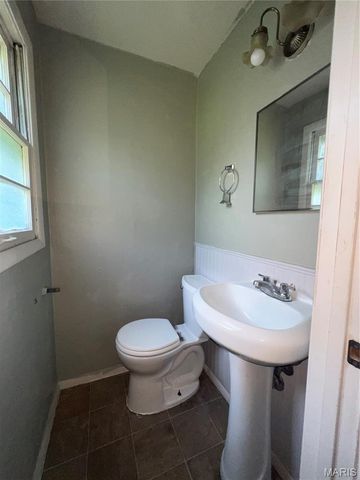26 Lamar Drive, Jennings, MO 63136