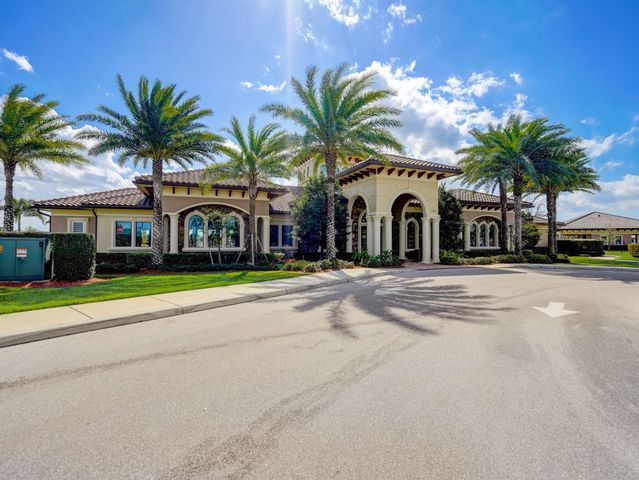 837 SE Courances Drive, Port St Lucie, FL 34984