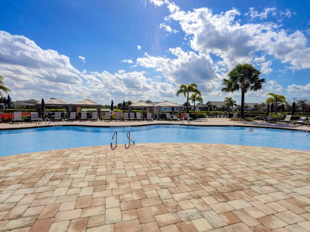 837 SE Courances Drive, Port St Lucie, FL 34984