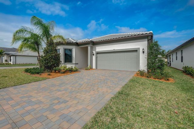 837 SE Courances Drive, Port St Lucie, FL 34984