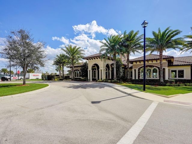 837 SE Courances Drive, Port St Lucie, FL 34984