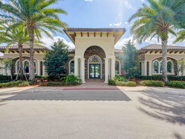 837 SE Courances Drive, Port St Lucie, FL 34984