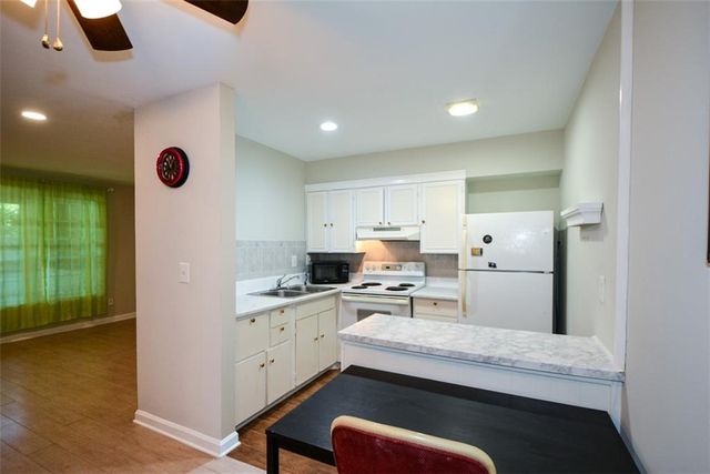 3113 Colonial Way M, Atlanta, GA 30341
