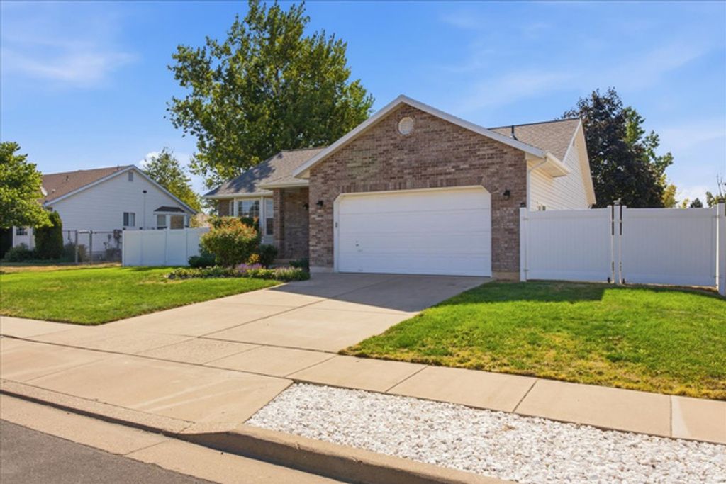 2847 W LINDI WAY, Layton, UT 84041 — photo 3