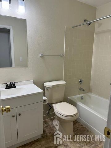 525-B Belford Road, Monroe, NJ 08831