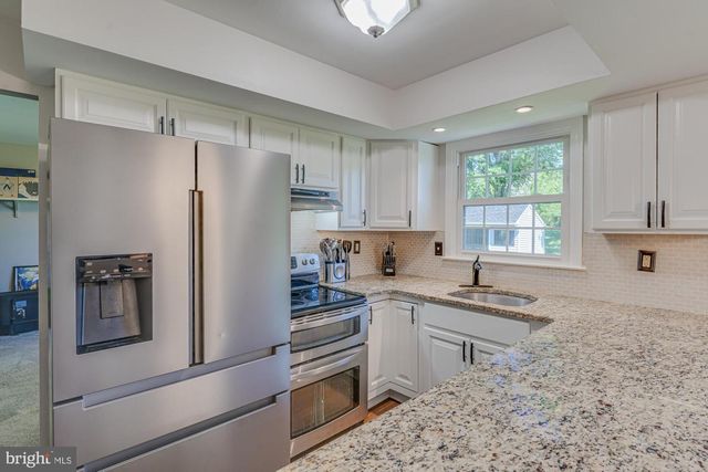 327 LENAPE LN, Chalfont, PA 18914