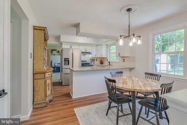 327 LENAPE LN, Chalfont, PA 18914