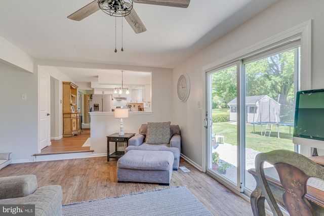 327 LENAPE LN, Chalfont, PA 18914