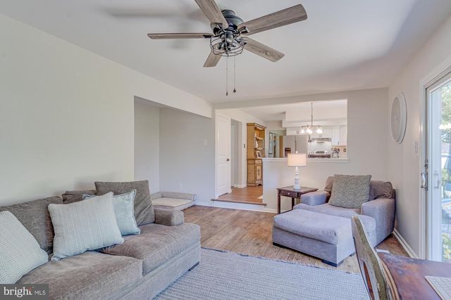 327 LENAPE LN, Chalfont, PA 18914