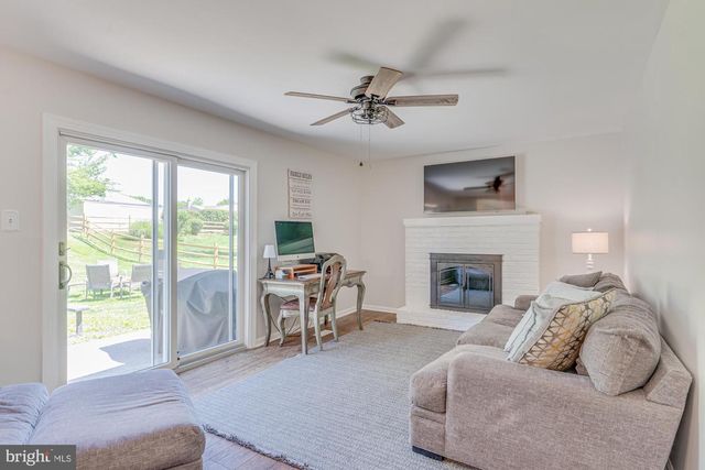 327 LENAPE LN, Chalfont, PA 18914