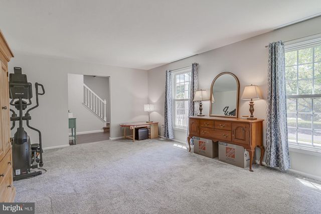 327 LENAPE LN, Chalfont, PA 18914