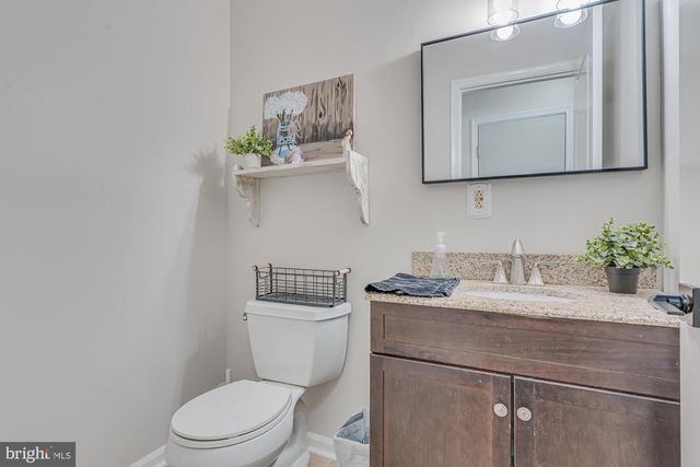 327 LENAPE LN, Chalfont, PA 18914
