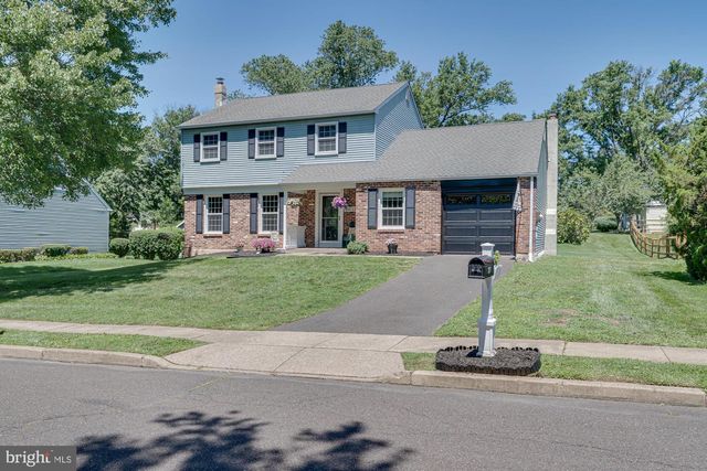 327 LENAPE LN, Chalfont, PA 18914