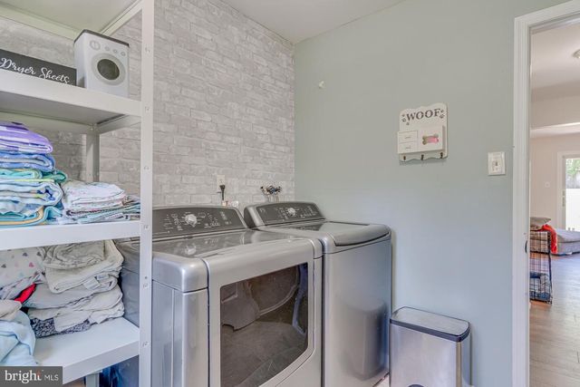 327 LENAPE LN, Chalfont, PA 18914