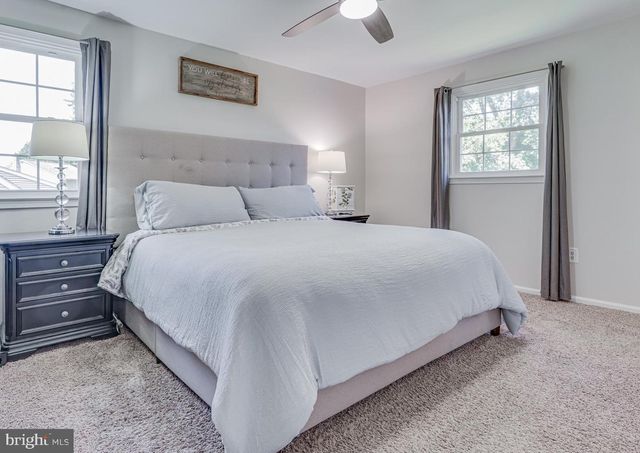 327 LENAPE LN, Chalfont, PA 18914