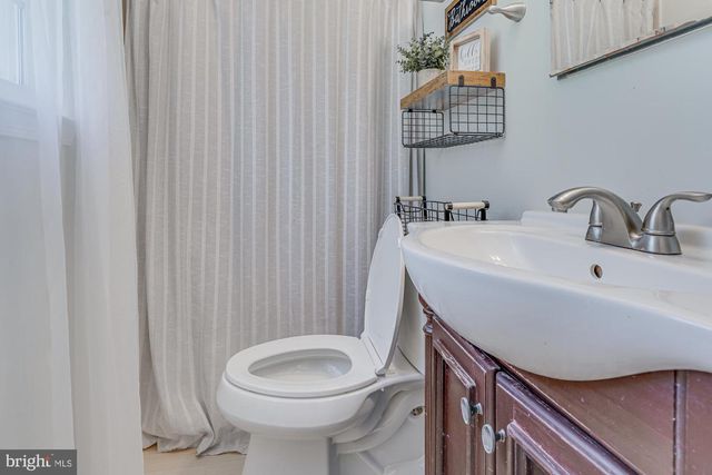 327 LENAPE LN, Chalfont, PA 18914