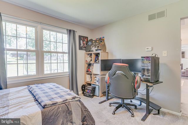 327 LENAPE LN, Chalfont, PA 18914