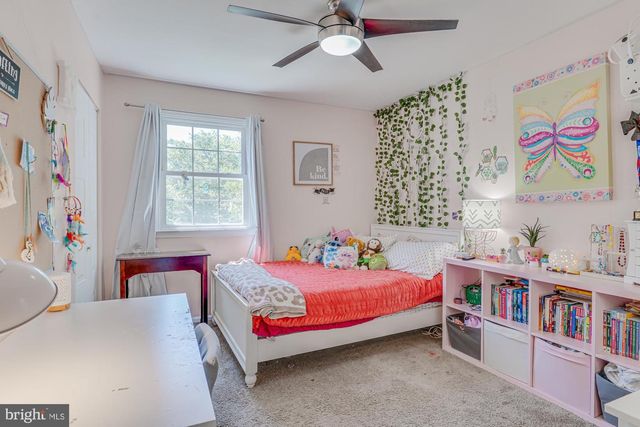 327 LENAPE LN, Chalfont, PA 18914