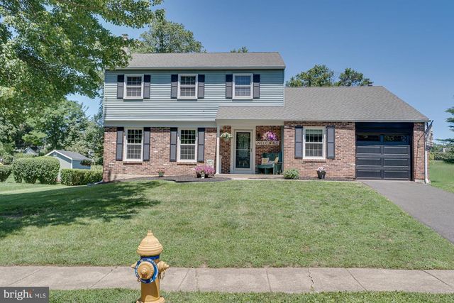 327 LENAPE LN, Chalfont, PA 18914