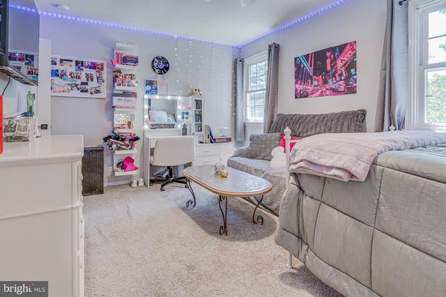327 LENAPE LN, Chalfont, PA 18914
