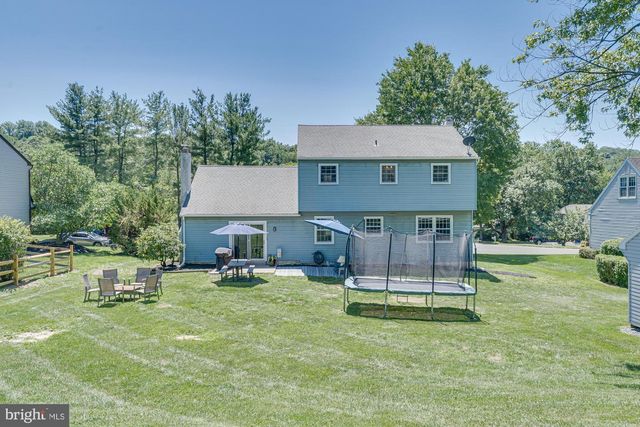 327 LENAPE LN, Chalfont, PA 18914