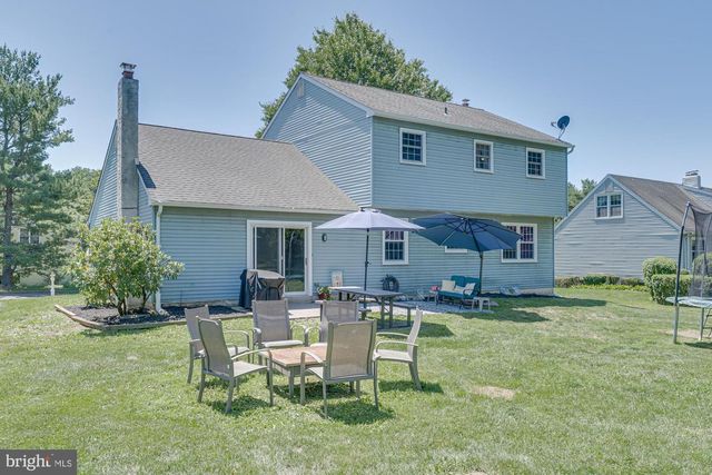 327 LENAPE LN, Chalfont, PA 18914