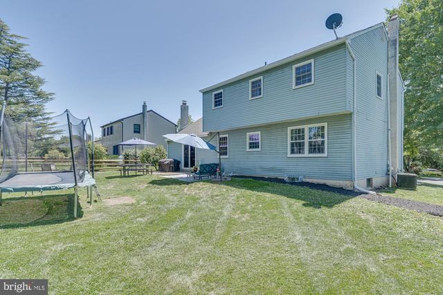 327 LENAPE LN, Chalfont, PA 18914