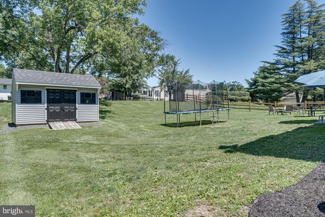 327 LENAPE LN, Chalfont, PA 18914