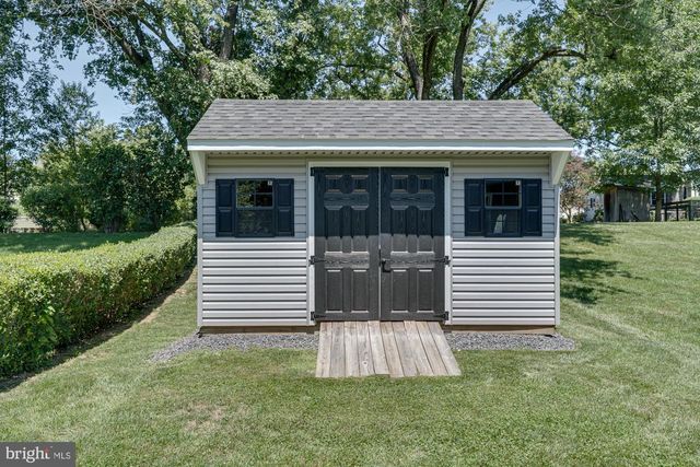 327 LENAPE LN, Chalfont, PA 18914