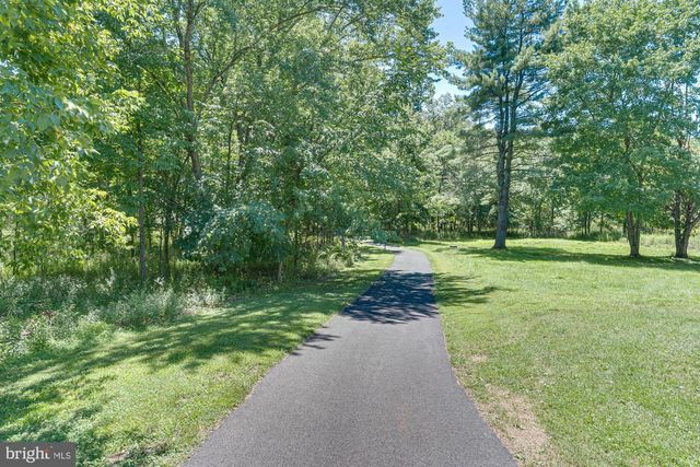 327 LENAPE LN, Chalfont, PA 18914