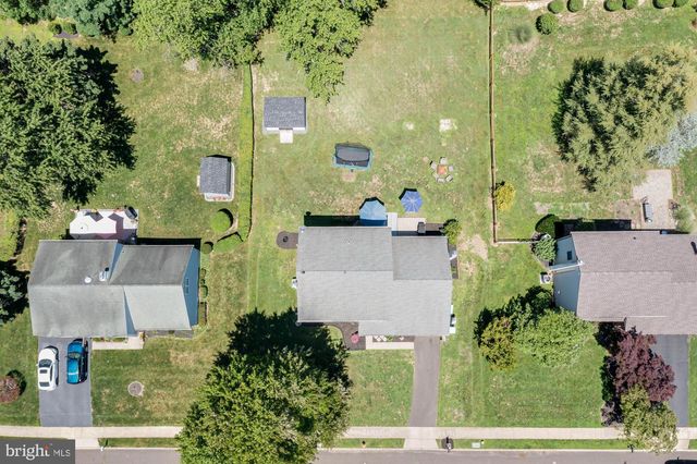 327 LENAPE LN, Chalfont, PA 18914