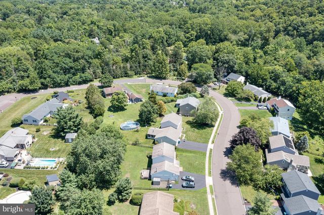 327 LENAPE LN, Chalfont, PA 18914