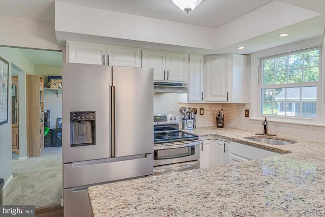 327 LENAPE LN, Chalfont, PA 18914