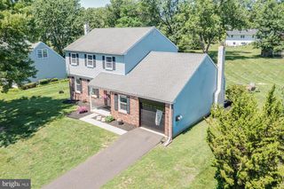 327 LENAPE LN, Chalfont, PA 18914