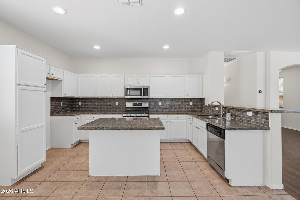 3096 E RAVENSWOOD Drive, Gilbert, AZ 85298 — photo 4