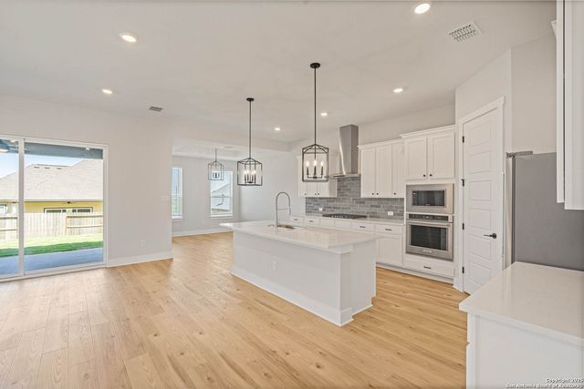 189 Wisteria View, Castroville, TX 78009