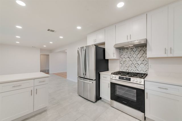 2643 San Medina Avenue, Dallas, TX 75228