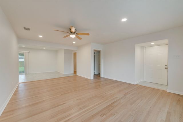 2643 San Medina Avenue, Dallas, TX 75228