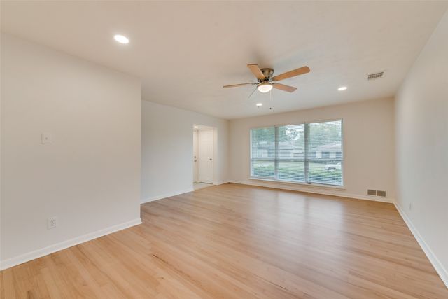 2643 San Medina Avenue, Dallas, TX 75228