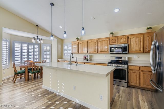 8213 Woodland Prairie Avenue, Las Vegas, NV 89129