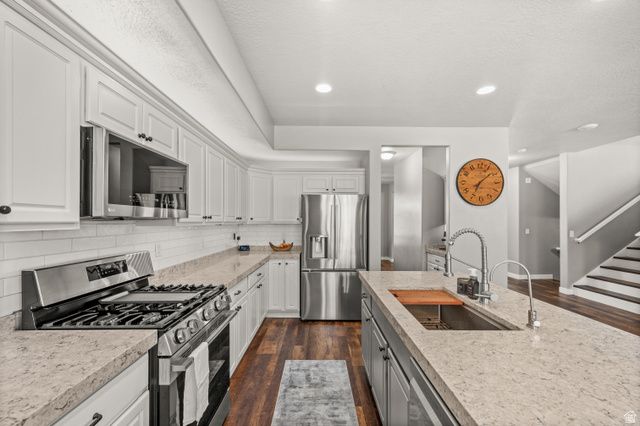178 E COPPER CIR, Harrisville, UT 84404