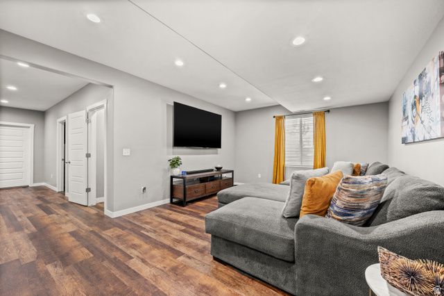 178 E COPPER CIR, Harrisville, UT 84404
