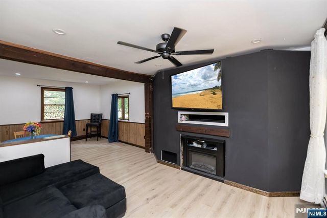 30 Henderson Street, Oxford, NJ 07863