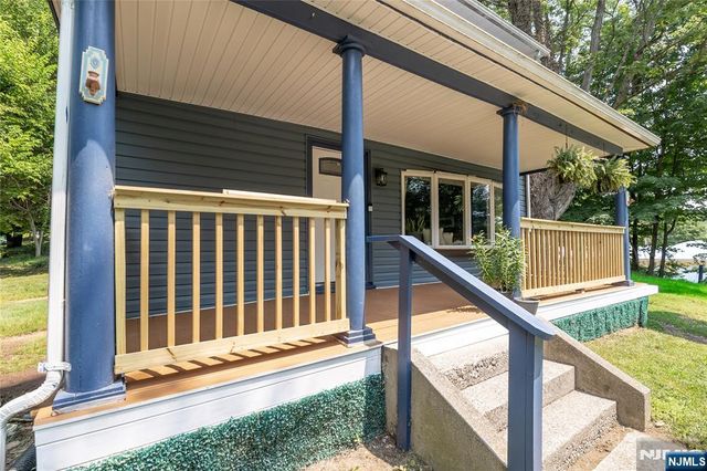 30 Henderson Street, Oxford, NJ 07863