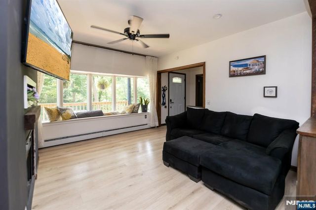 30 Henderson Street, Oxford, NJ 07863